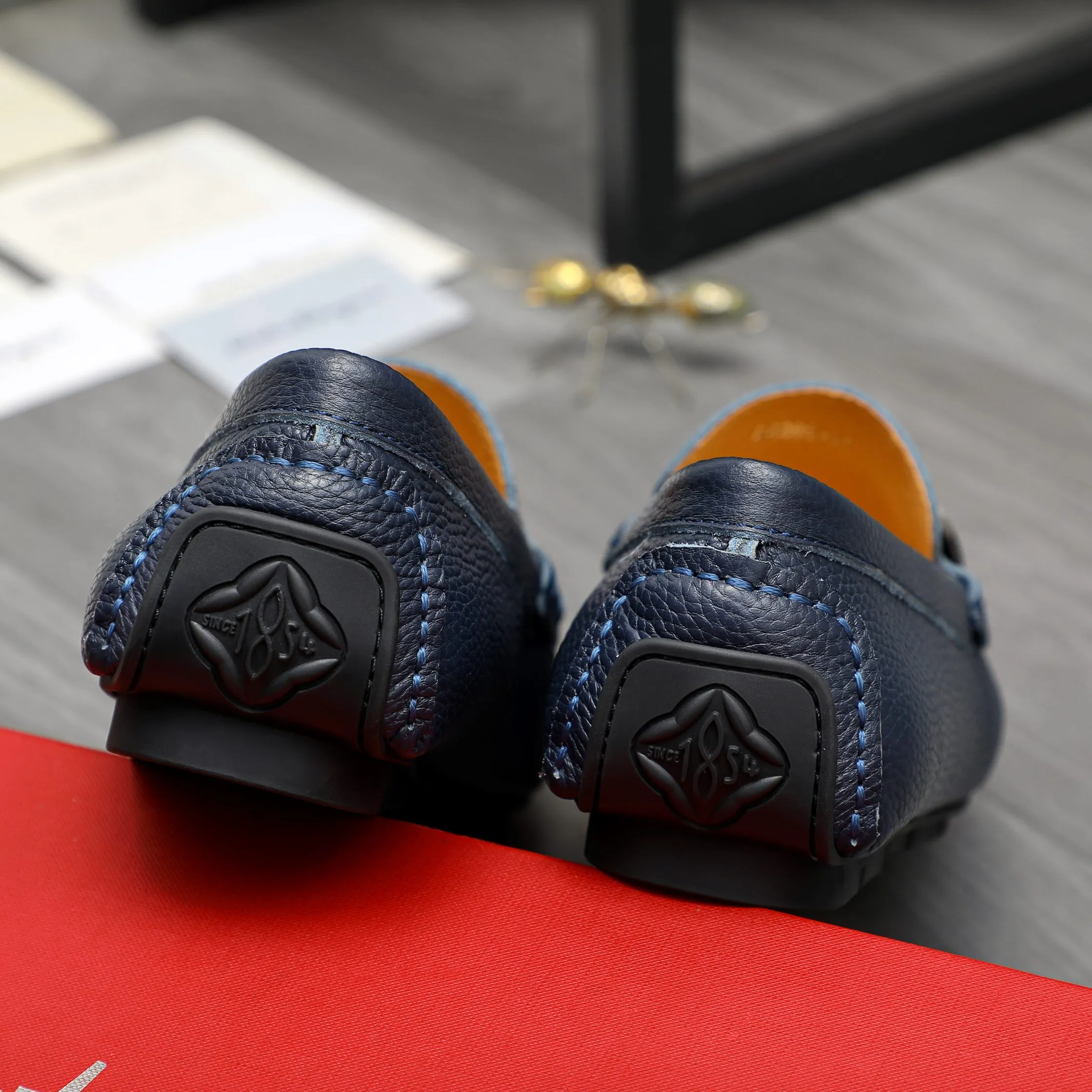 Men's shoes 💰p380 Product trademark: Ferragamo " Ferragamo ] Casual slip-on men's shoes Regular size: 38-45 Product material: Selected pebbled cowhide upper, pigskin lining, rubber outsole